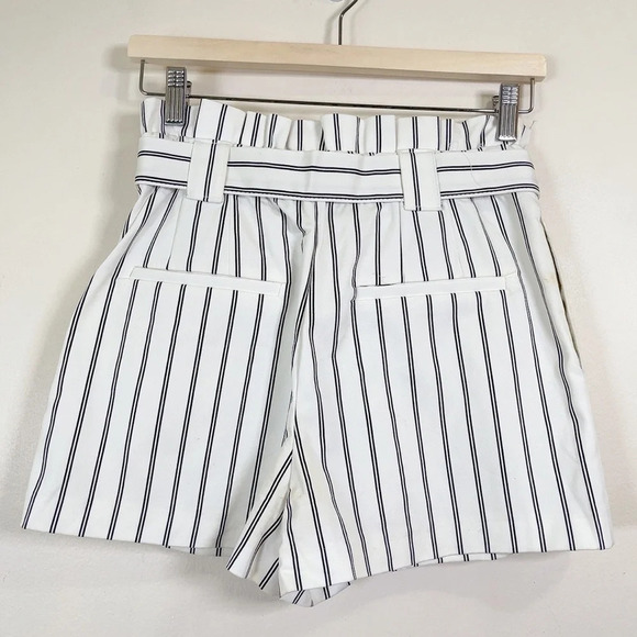 ZARA  | PLEATED HIGH WAIST PAPER BAG WHITE STRIPED SHORT - Picture 9 of 14